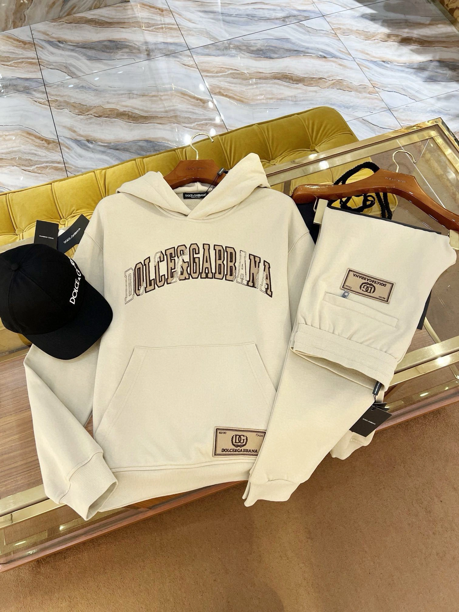 wg.luxury- 4o835& embroidery logo item:D-F409J1907